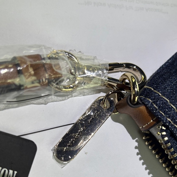 ❤️New True Religion Logo Denim Wristlet Purse - Picture 5 of 5